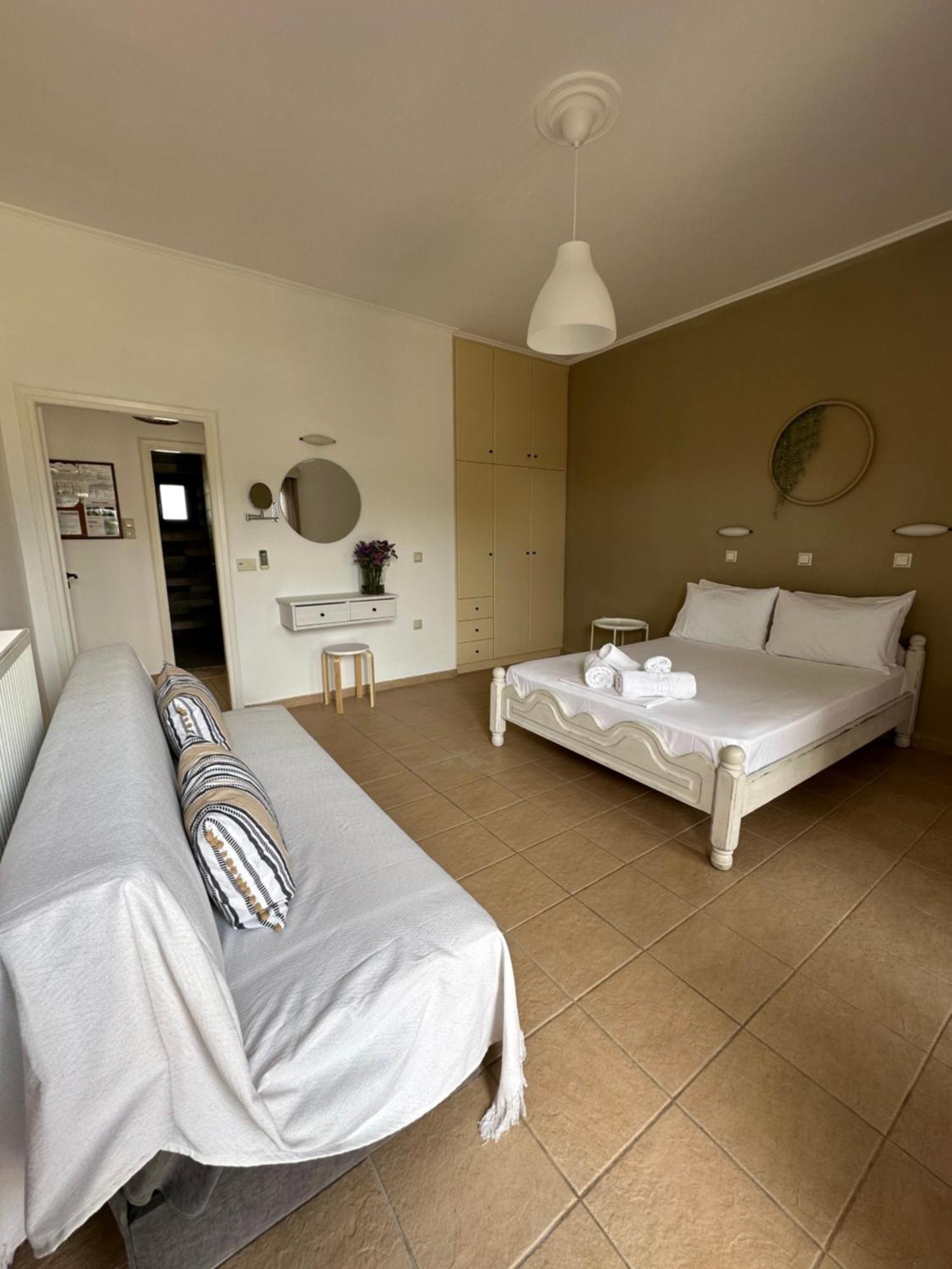 Voulas Apartments Stoupa Phòng bức ảnh